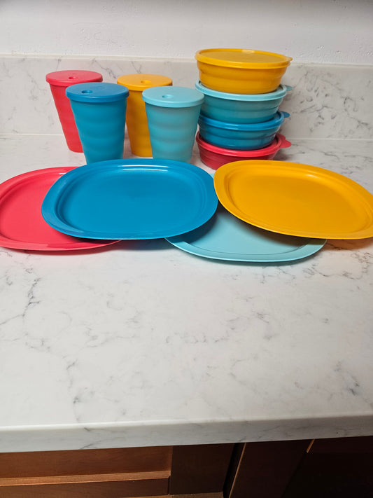 Tupperware 12 piece Impression Lunch Set