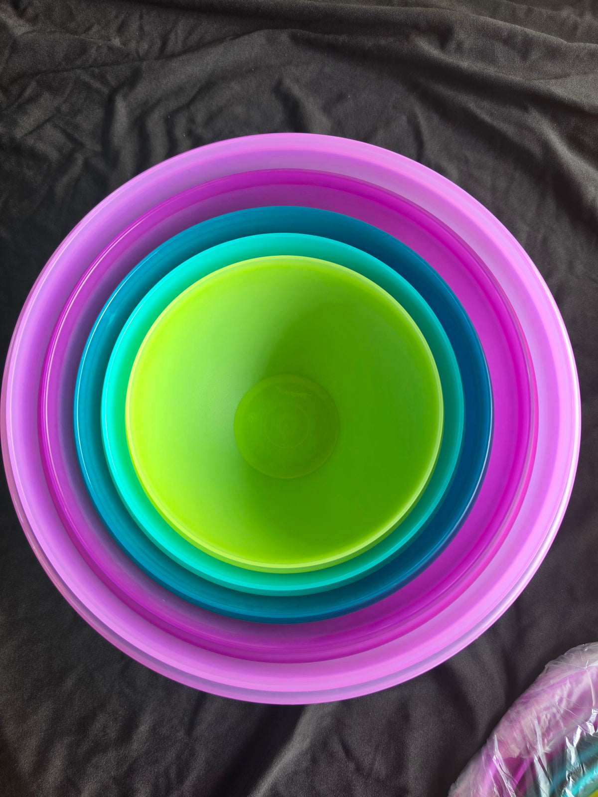 Tupperware 5 piece Wonderlier Bowl set